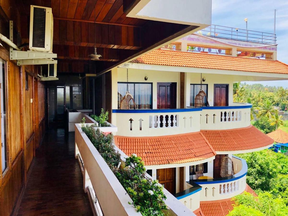 Ayurlaya Beach Retreat Kovalam Kültér fotó
